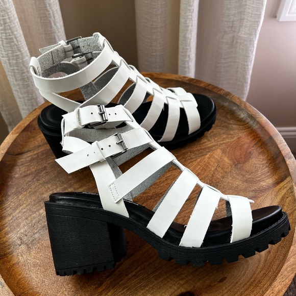 Dirty laundry Fun stuff Chunky strappy heel size 8.5 white black 90s style - Picture 2 of 9
